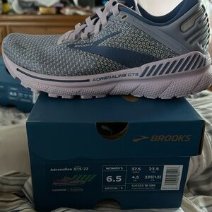 Brand new blue/purple Brooks